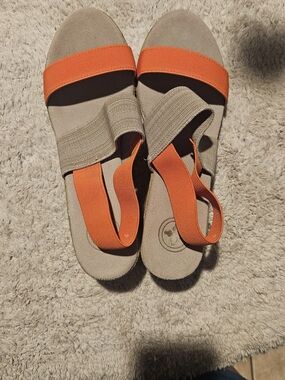 CHARLESTON SHOE CO. Orange and Tan Elastic Strap Women Sandals
